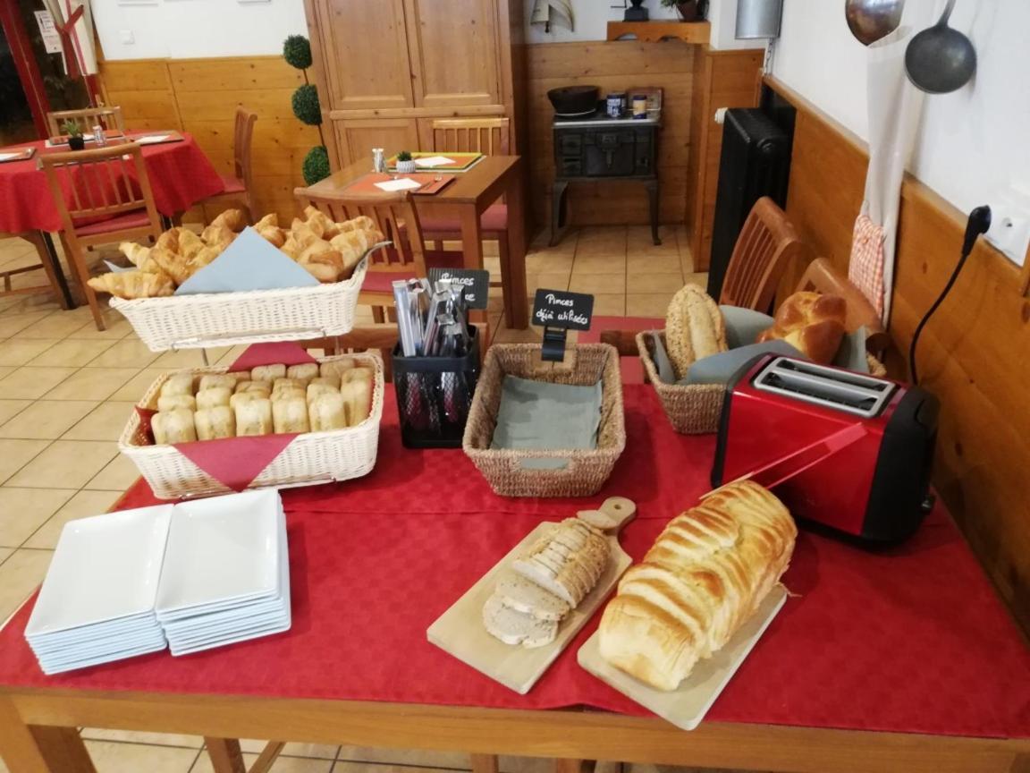 Hotel-Restaurant Les Colonnades Saint-Fulgent 외부 사진