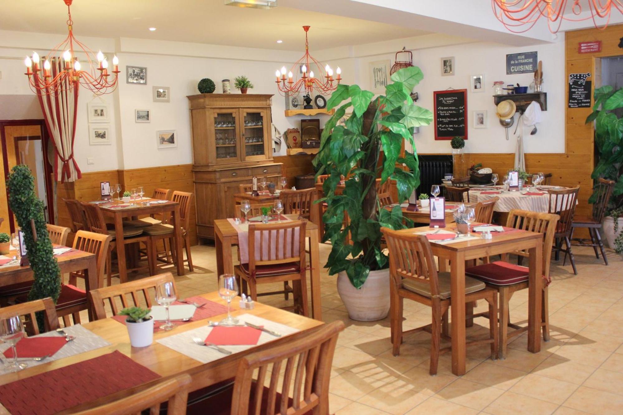 Hotel-Restaurant Les Colonnades Saint-Fulgent 외부 사진