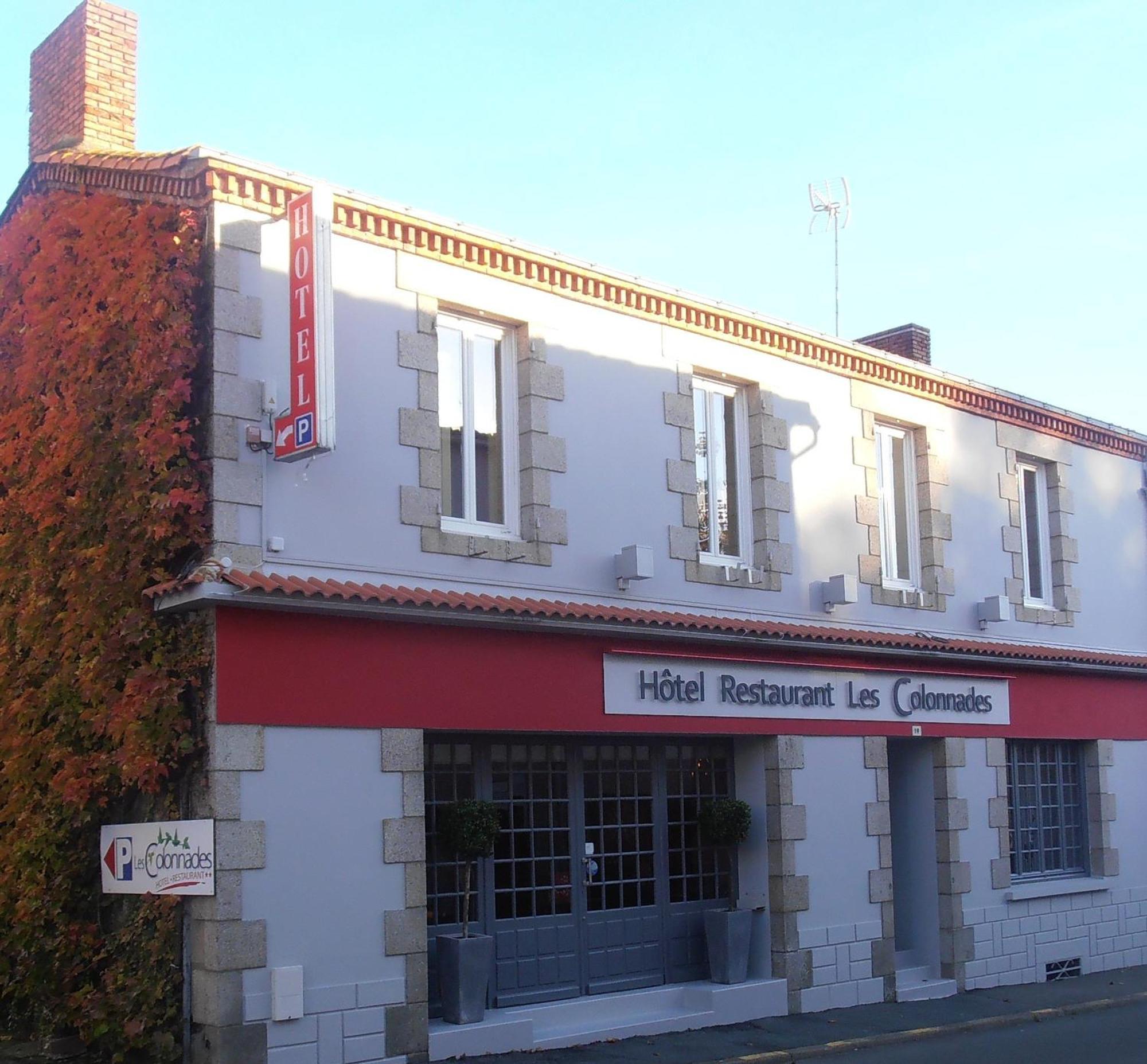 Hotel-Restaurant Les Colonnades Saint-Fulgent 외부 사진