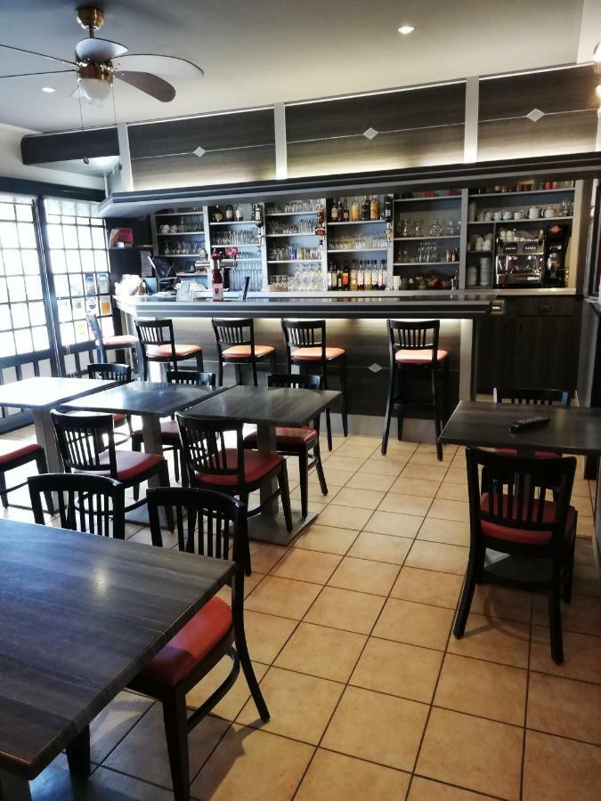 Hotel-Restaurant Les Colonnades Saint-Fulgent 외부 사진
